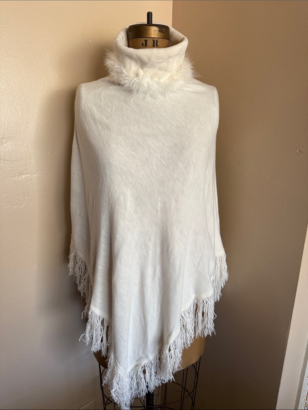Vintage Ivory Fringe Poncho Cape Turtleneck Après Ski One Size